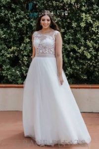 A-line wedding gown for an apple shaped bride