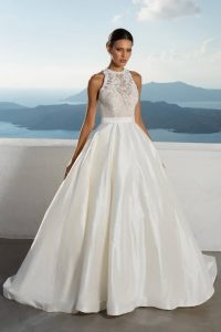 Ball gown for a rectangle-shaped bride